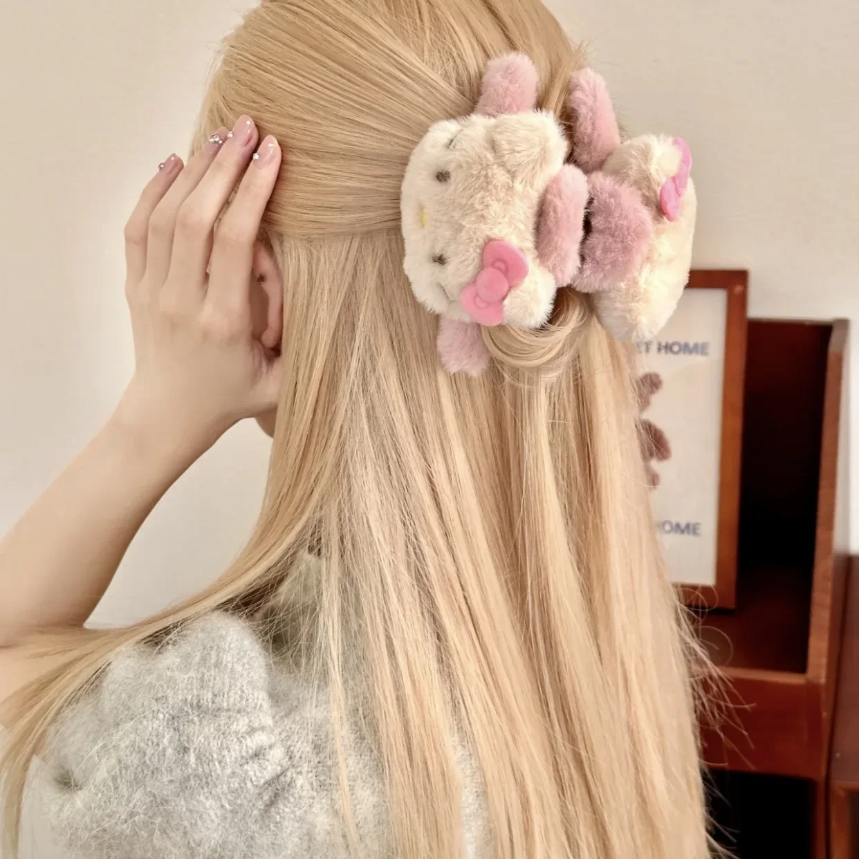 Hello Kitty New sweet girl double-sided kt bow plush scratch clip cartoon cute shark clip High-value hair clips hair accessorie image 3