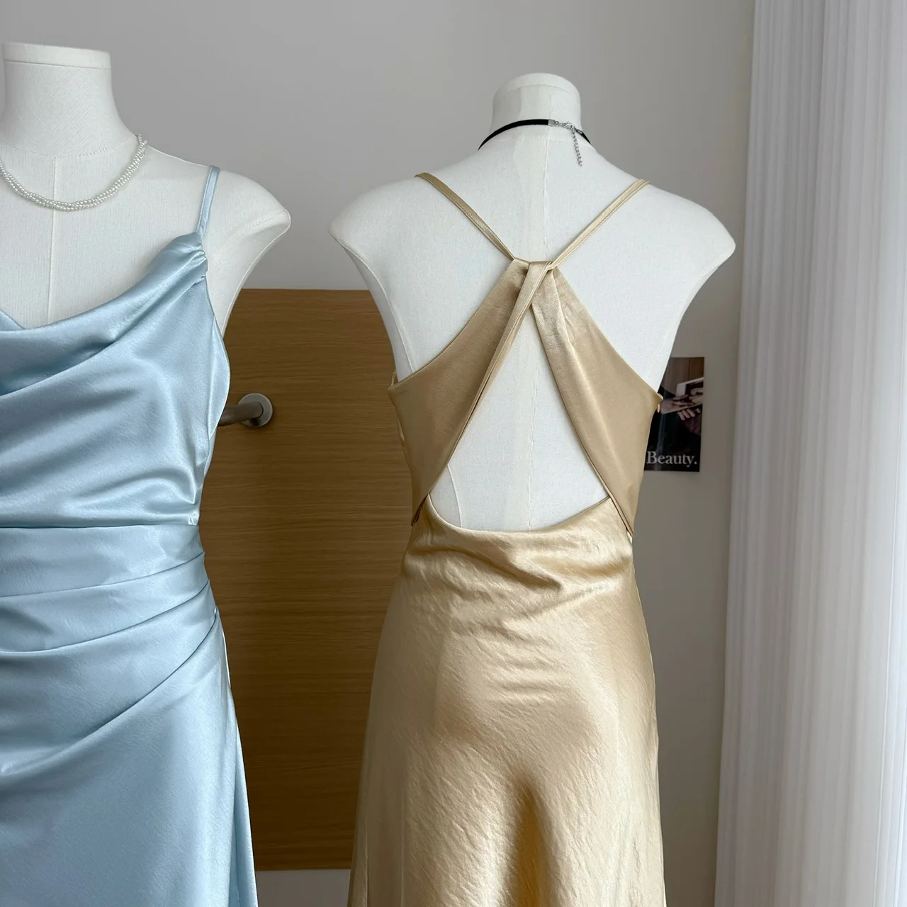 المرأة الصيف مثير عارية الذراعين لامعة يتأرجح الياقة أكمام حزام فستان ستان سيدة بلا أكمام مطوي سليم فستان طويل للحفلات #4