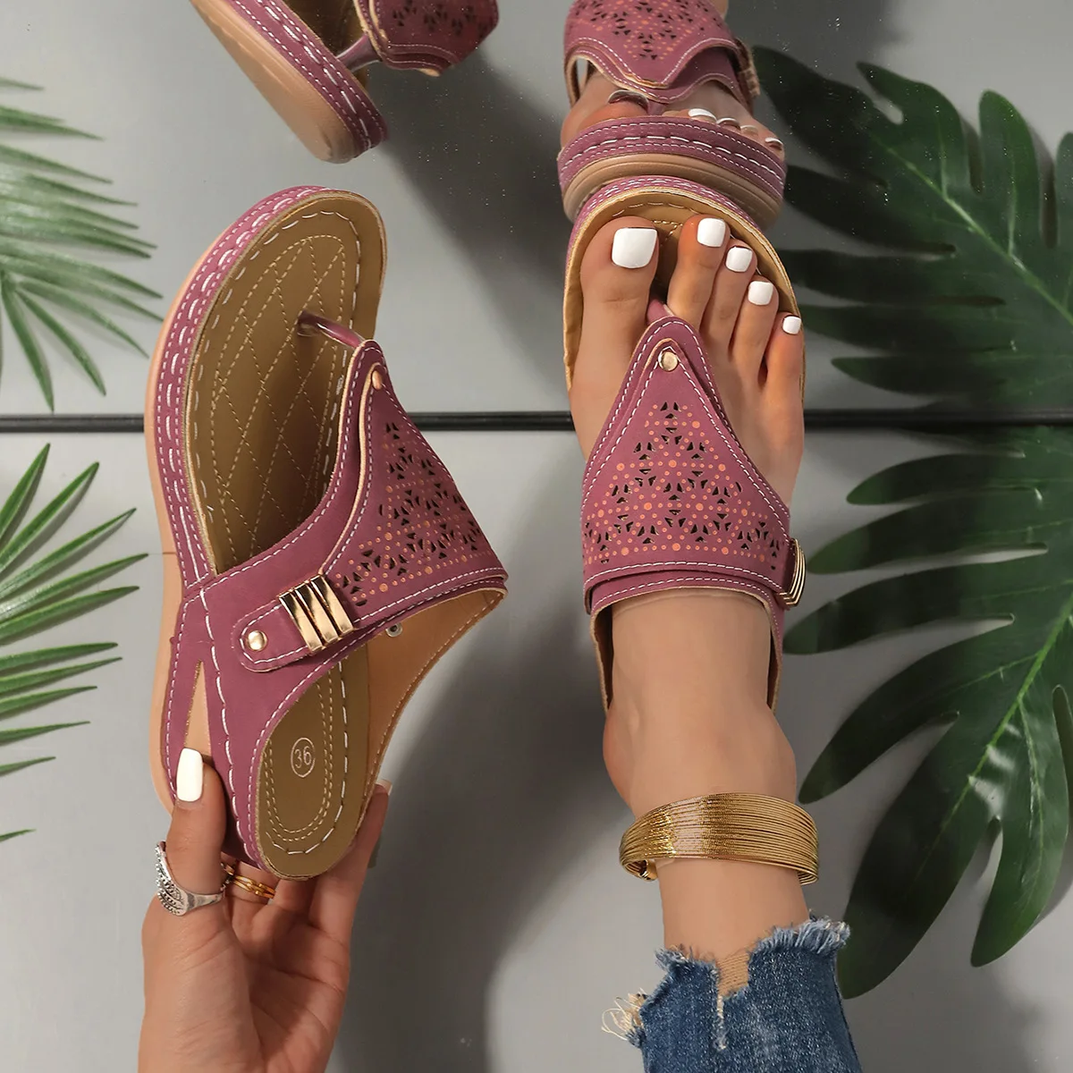 

Women's Green Slippers Flip Flops with Exposed Toes Lightweight and Breathable Summer Sandals Chaussures Femme 2025 Flat Shoes
