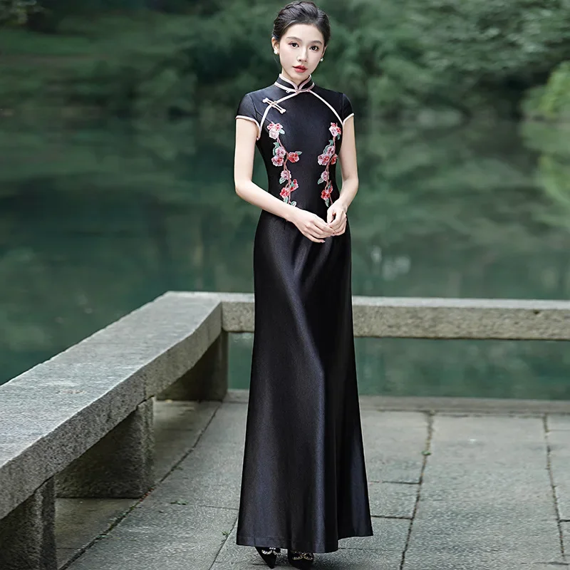 satin-mandarin-collar-qipao-short-sleeve-new-chinese-style-dress-women-stage-perform-show-costume-embroider-flower-chesongam