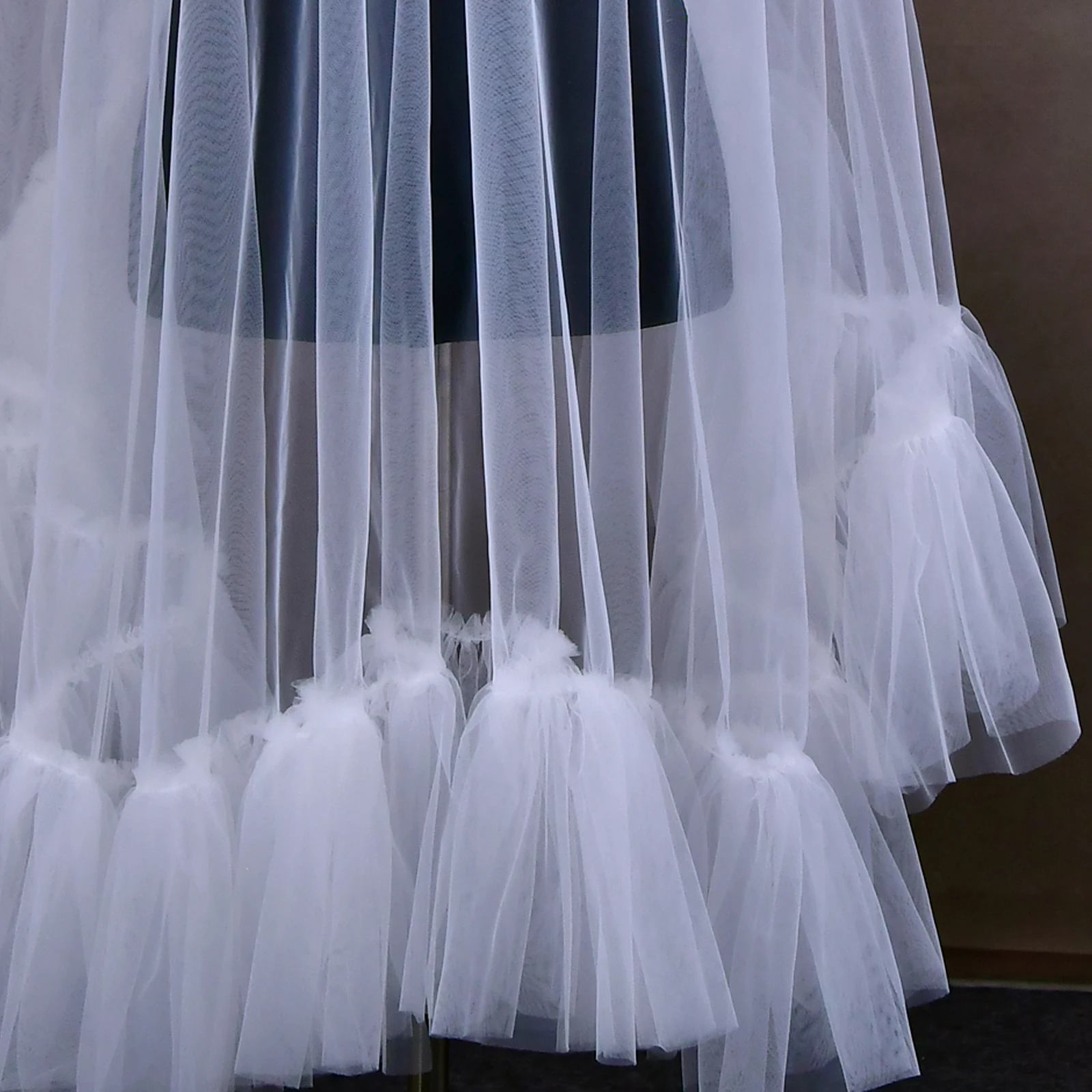 طرحة زفاف مكشكشة مع ذيل كبير يغطي الوجه ممكن مخيط يدويًا فاخر ورومانسي طبقة مزدوجة أبيض عاجي G183