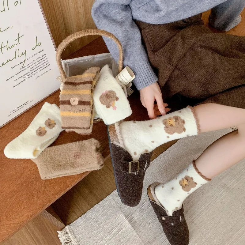 1-5 pares de calcetines de lana Coral diseño de oso Kapibara calcetines térmicos de felpa de invierno para mujeres antideslizantes mantener calentadores medias de casa
