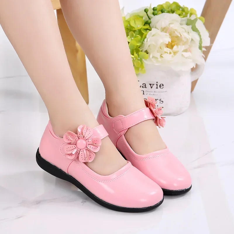 Sandales de princesse en cuir pour bébés filles, chaussures à fleurs élégantes, confortables, semelle optique, mode Catwalk, printemps, été, étudiants