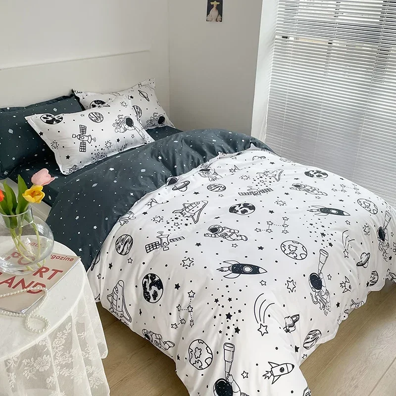 Space Duvet Cover Black and White 4pcs Bedding Set Kids Boys Girls Universe Astronaut Planet Rocket Printed Soft Duvet Cover Set