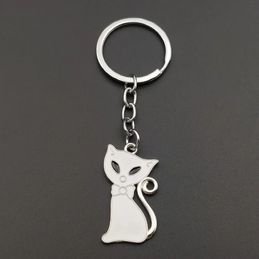 1/2PCS New Black and White Cat Couple Keychain Heart Key Ring Silver Color Lovers Love Key Chain Souvenirs Valentine's Day Gift
