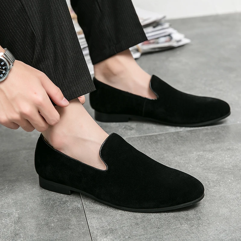 Retro Men Loafers Men Casual Comfortable Fashionable Small Leather Shoes European Style One Foot Drive Travel Shoes Sizes 38-46