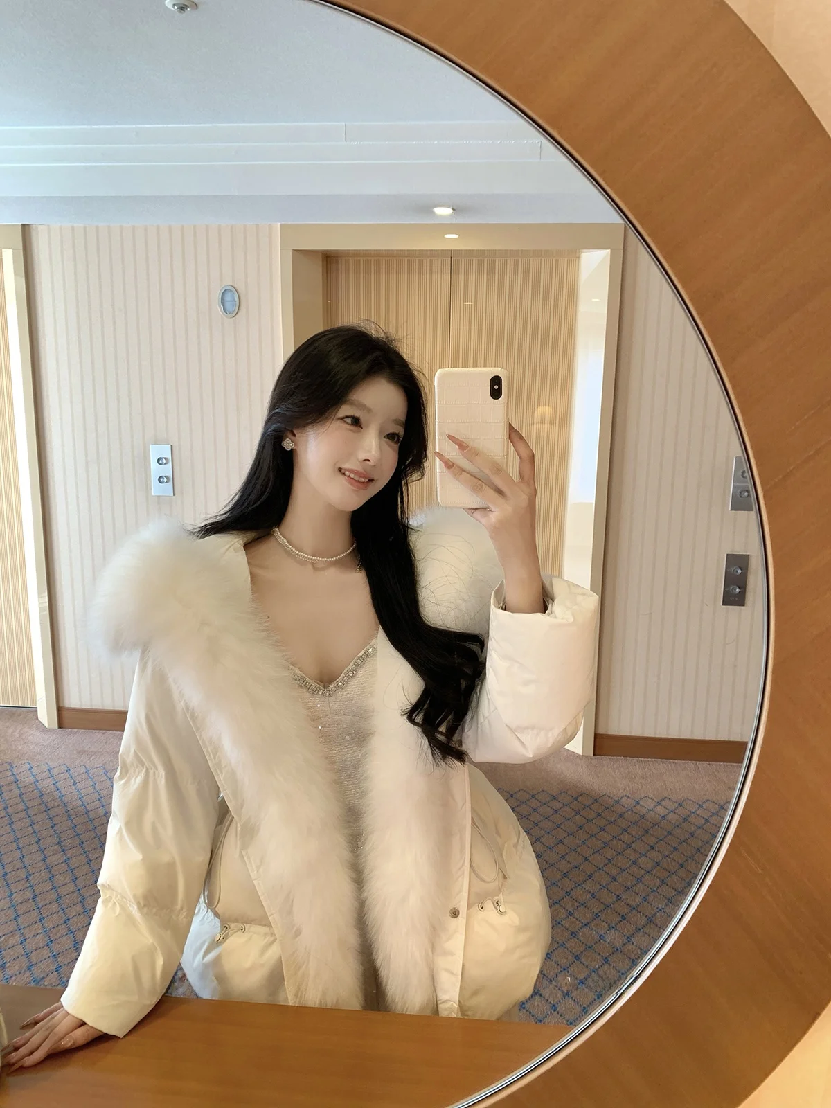 

Yoyozhang Iceland Snowscape Women's down Jaet Fur Collar Warmth Youthful Peach Color Zipper Closure Long Sve Coat