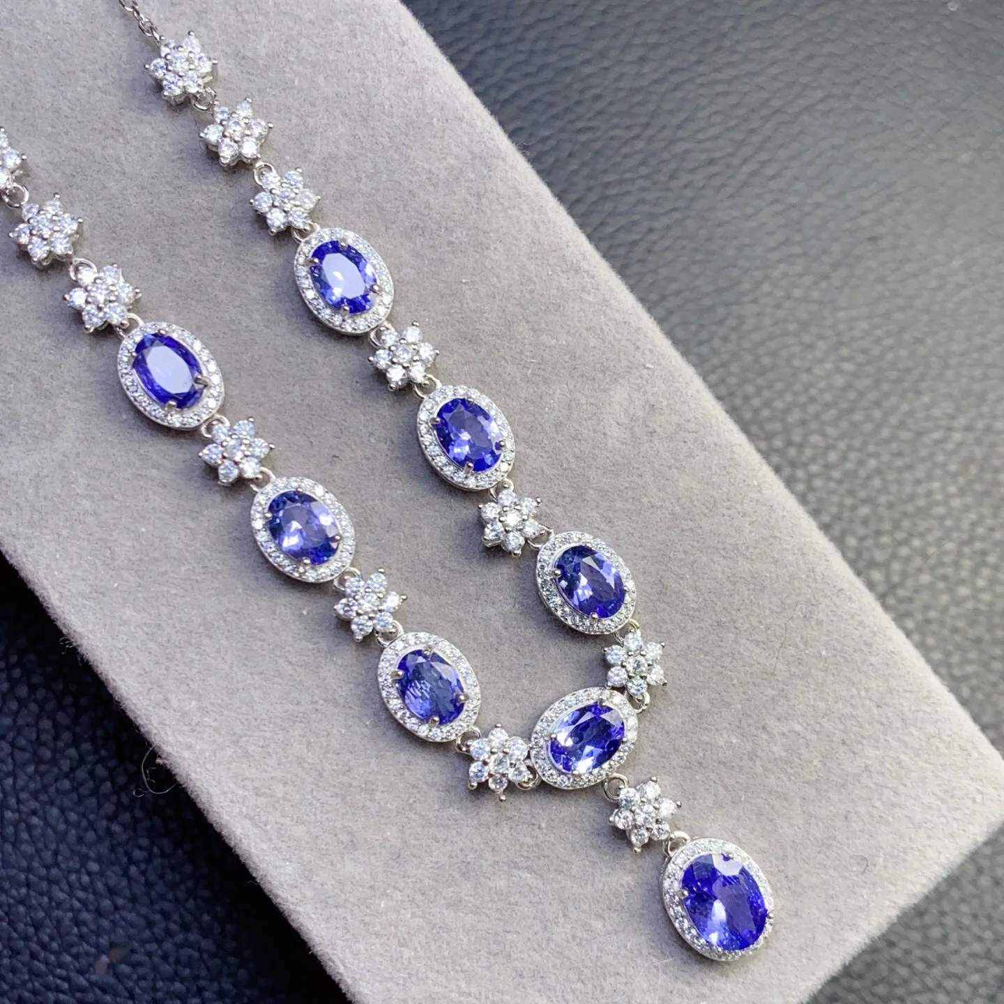 Natural Vivid‑Purple Tanzanite Necklace,S925 Fine Inlay 5*7mm+6*8mm Main Stone,Halo‑Set Flower Gem Necklace for Women