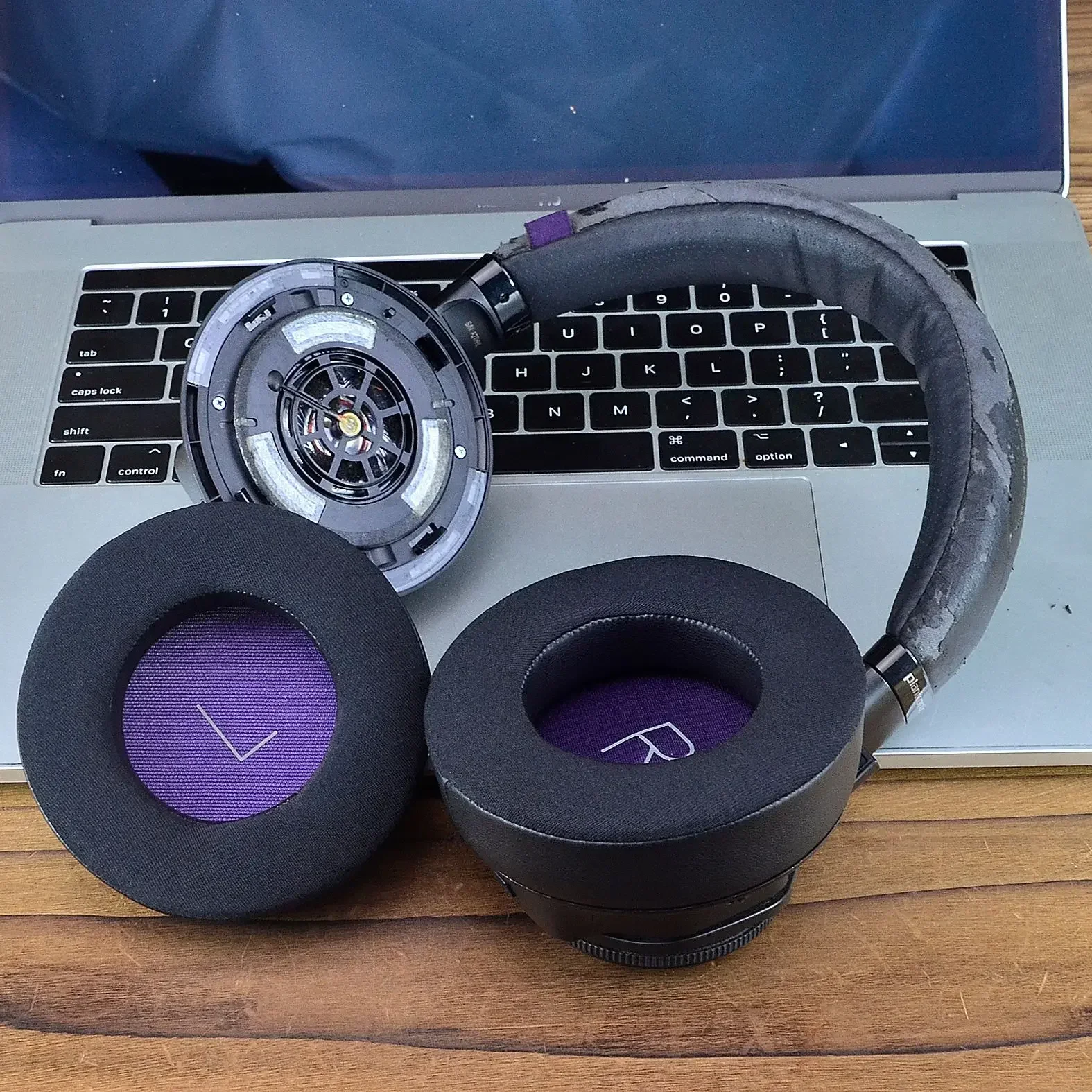 Bantalan Penutup Bantalan Telinga Gel Pendingin Pengganti Cocok untuk Headphone Peredam Kebisingan Nirkabel Plantronics BackBeat Pro