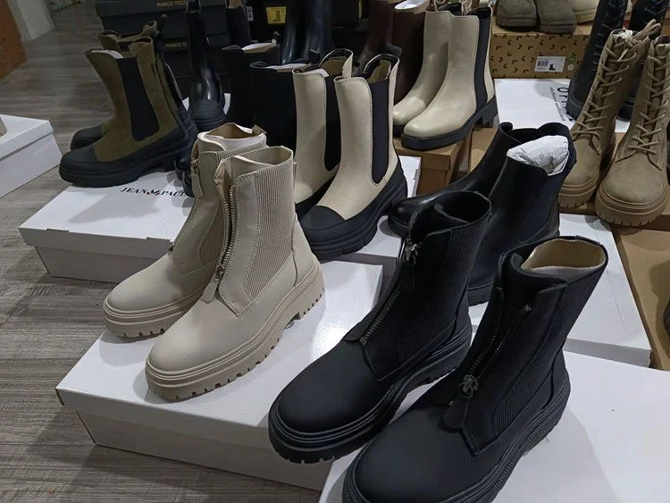 

Original Chelsea ort Boots for Women Thi Bot Faion Boots Youth And Middle-aged Suitable Side Zipper PU Leather