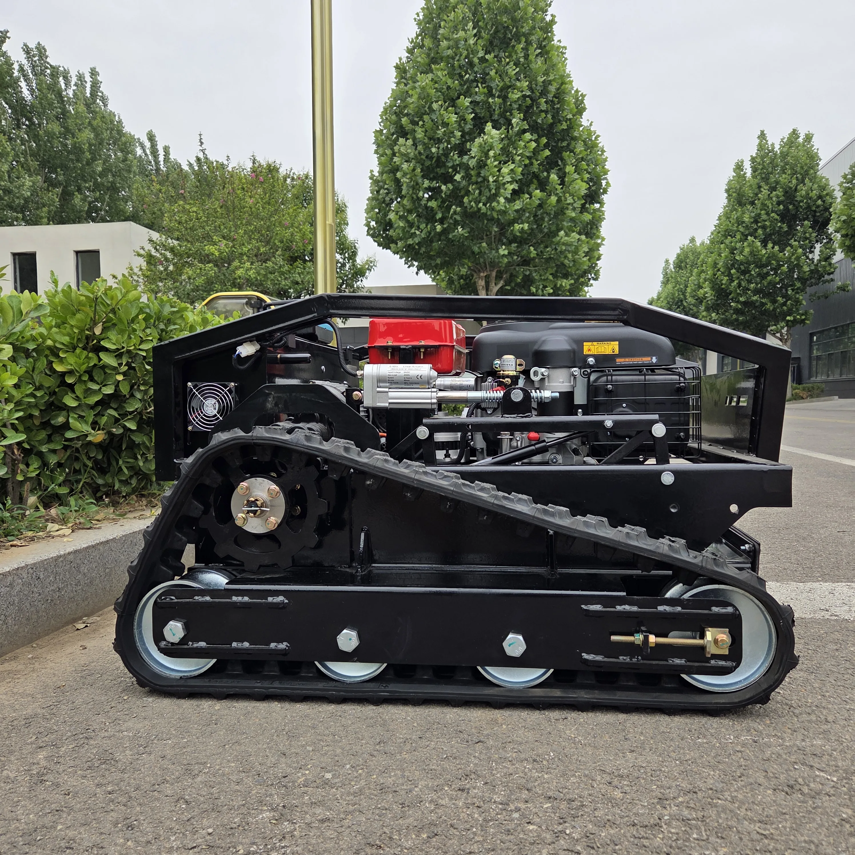 

4000㎡/H High-Efficiency Intelligent Remote-Control Lawn Mower