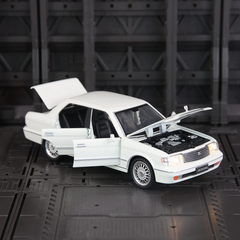 1:32 coleção de ornamentos de modelo de carro de liga Toyota Crown, portas e capô do motor, porta-malas pode abrir, presentes de som e luz
