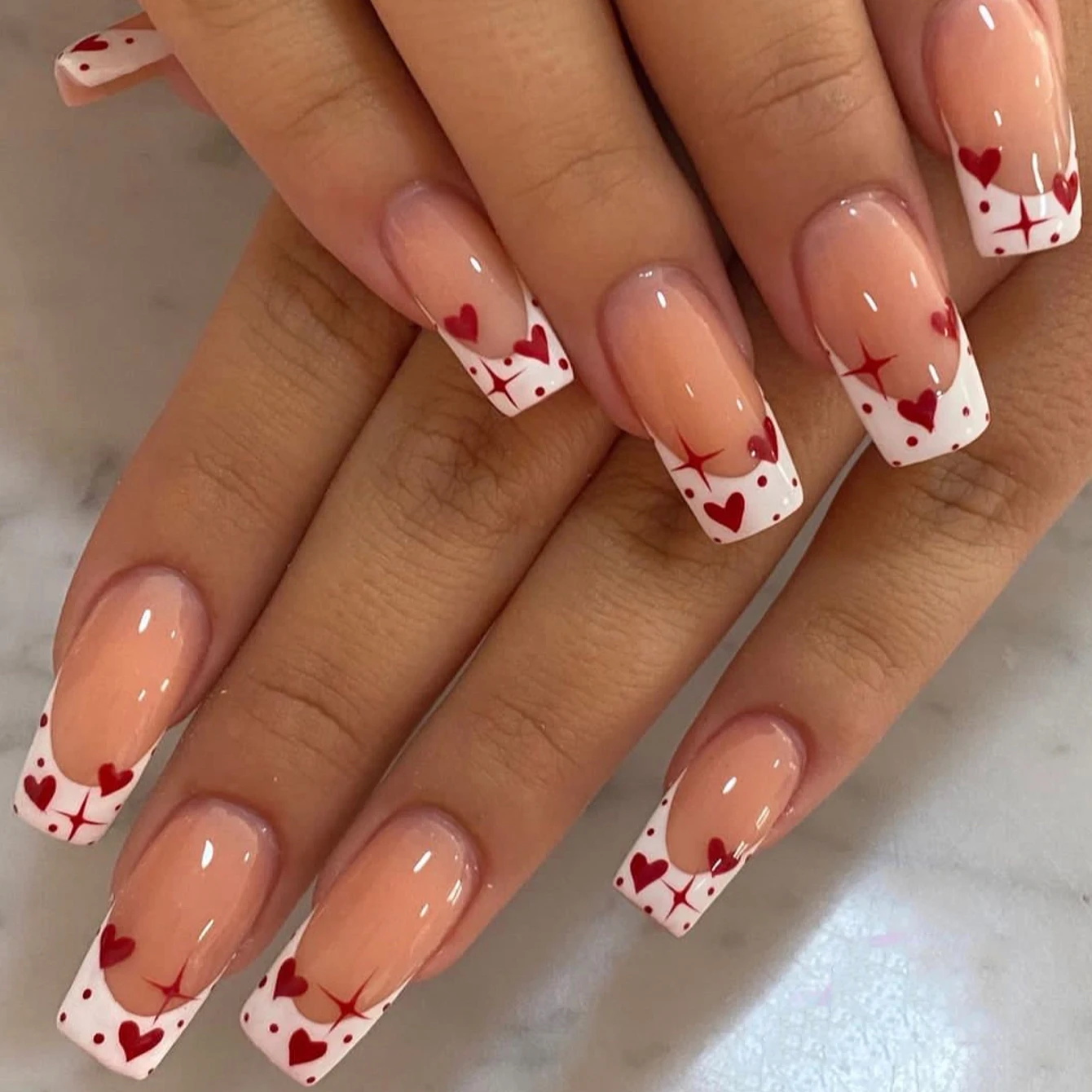 24szt białe kwadratowe czerwone serca Pokrowiec Fałszywe paznokcie Odpinany i wielokrotnego użytku Galaretkowy klej 1szt Odpychacz do skórek Odpowiedni dla dziewczynki i kobiet