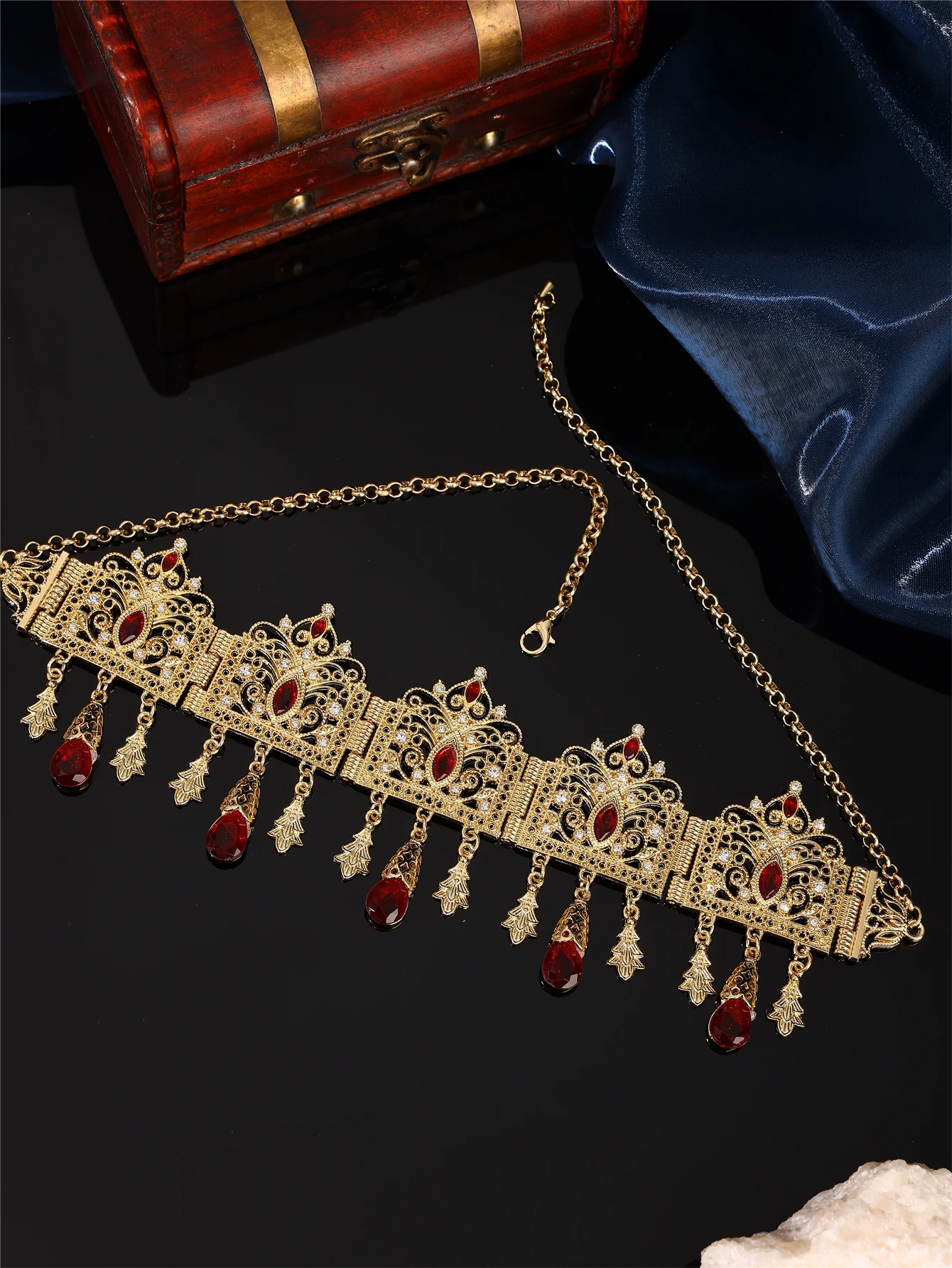 1 Stück Modische Damen-Kopfkette mit Ausgehöhlter Gravur & Kristallanhänger - Marokkanischer Damen-Hochzeits- & Festivalschmuck – Detail 1