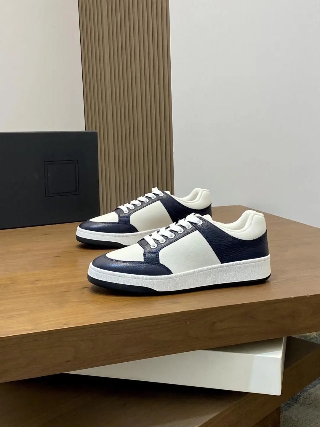 Unisex White & Navy Blue Low Top Skate Sneakers Grain Leather Patchwork Warm Fleece Lining White Laces White Sole Casual Board Shoes