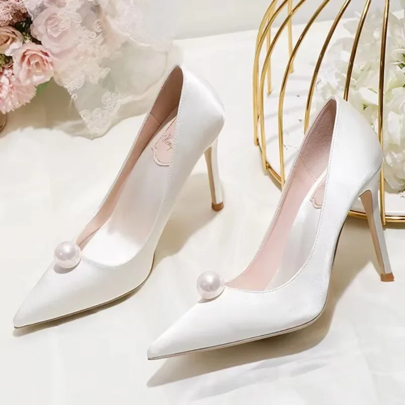 2024 New White Satin Wedding Bride Shoes Pearl High Heels French Bridesmaid Shoes Fashion Pumps