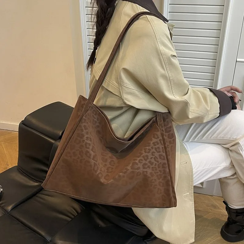 

Привлекательная вневременная большая сумка для женщин, офиса, поездки на работу, изысканная, очаровательная, изящная, элегантная, практичная, универсальная