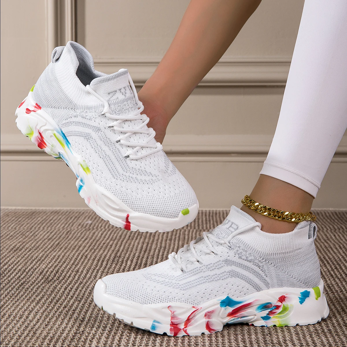 Ladies outdoor low-cut lightweight breathable fashion Joker platform to increase sports shoes casual shoes socks shoes.