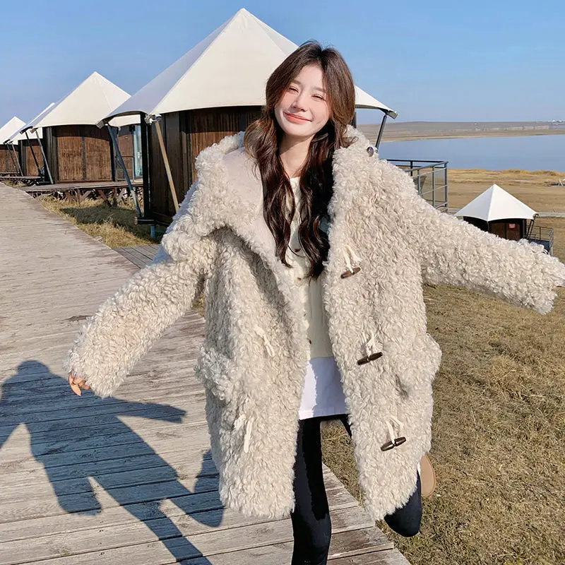 

Cow Horn Button Thick Lamb Wool For Women 2024 Winter New Item, Small And Warm Hooded Fur One-Piece Coat