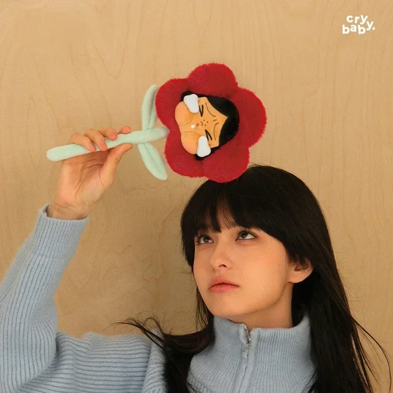 POPMART 100% سلسلة CRYBABY Sad Club الأصلية-صندوق أعمى على شكل زهرة قطيفة 1 قطعة/6 قطعة صندوق غامض Crybaby