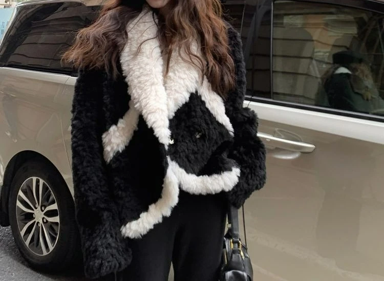Manteau court épais en fourrure écologique pour femme, col en v, couleur bloquant, pour l'hiver