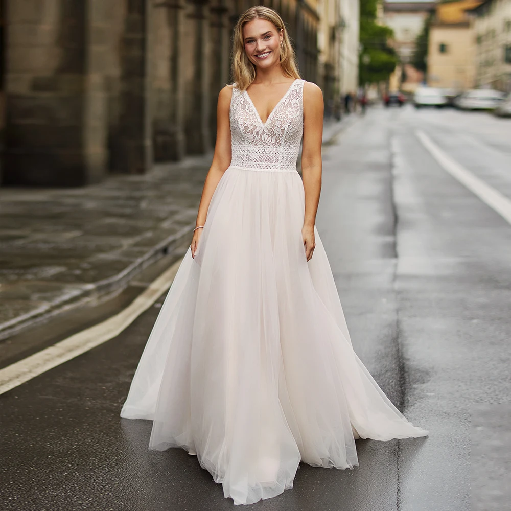 

Classic V-neck Tulle Appliques Wedding Dress for Woman Lace Sleeveless Bridal Gowns with Sweep Train and Zipper Back Custom Made