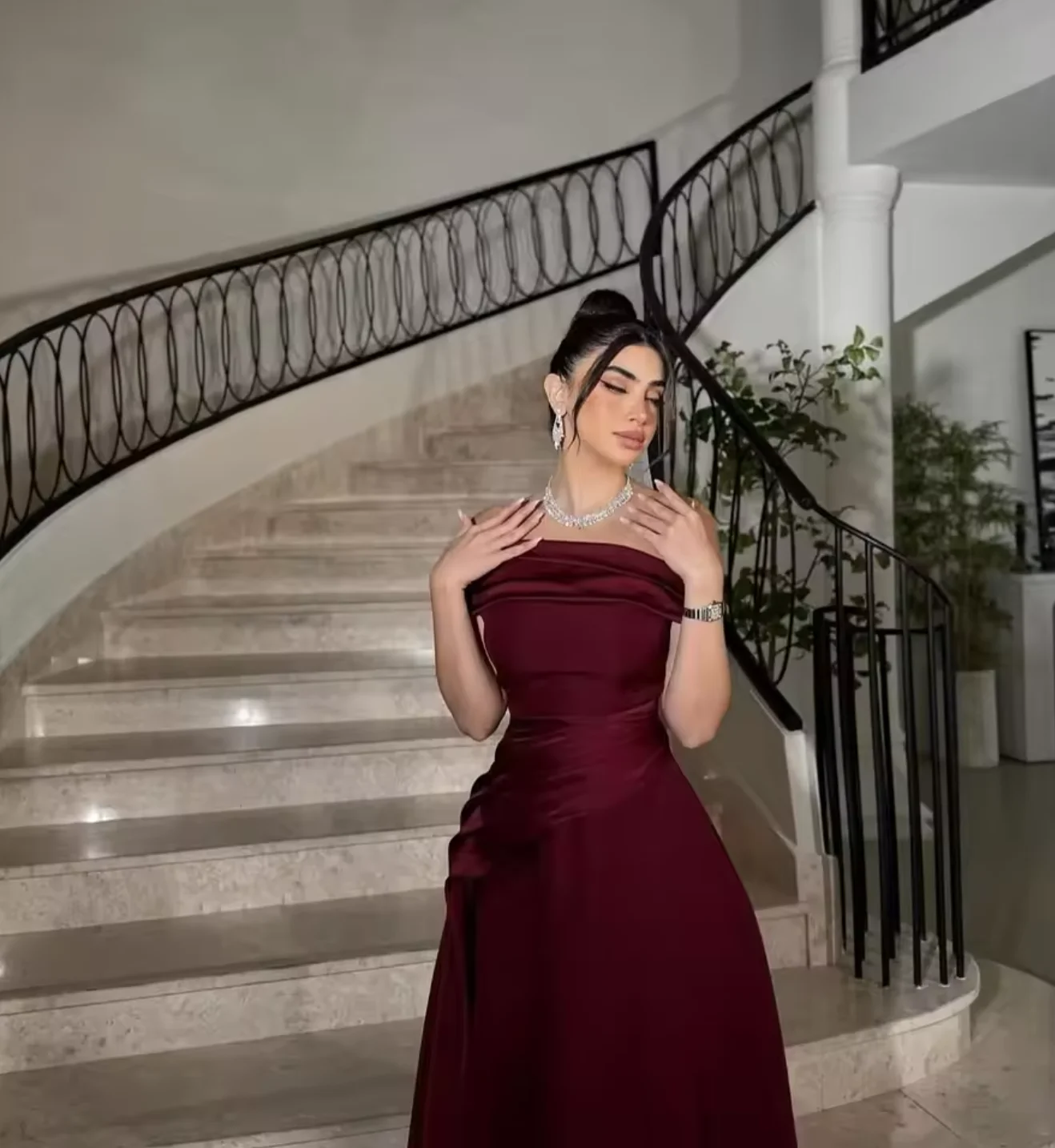 

Индивидуальные арабские вечерние платья с открытыми плечами, бордовые платья для выпускного вечера с скользящим шлейфом без бретелек, Дубайские женские свадебные платья