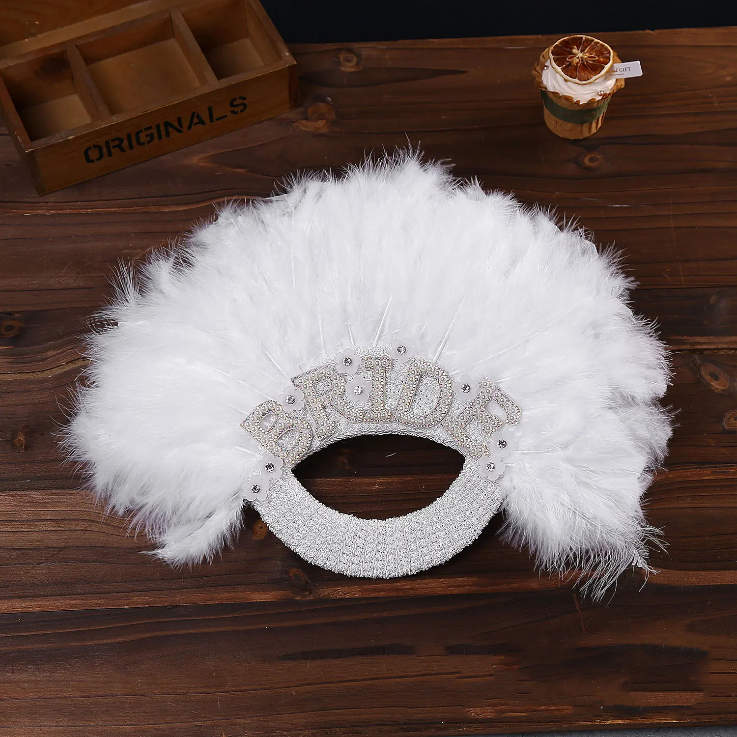 

Wedding Bridesmaid Holding Decorative Diamond Feather Fan Heavy Industry Accessories Dance Performance Dress Photo Partner Prop