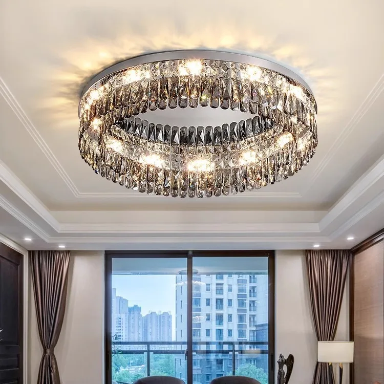 

The living room is modern and simple, and the combination lamps are light and luxurious, and the crystal ceiling lamps are light