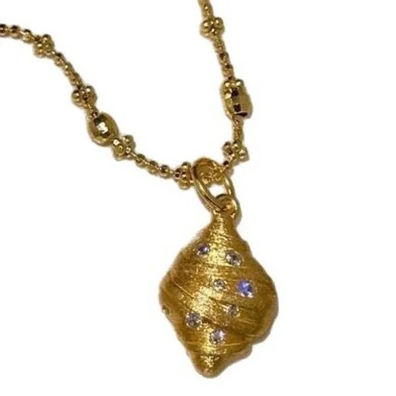 Vintage antique gold crafts brushed diamond inlaid small bread necklace unique design pendant exquisite collarbone chain jewelry