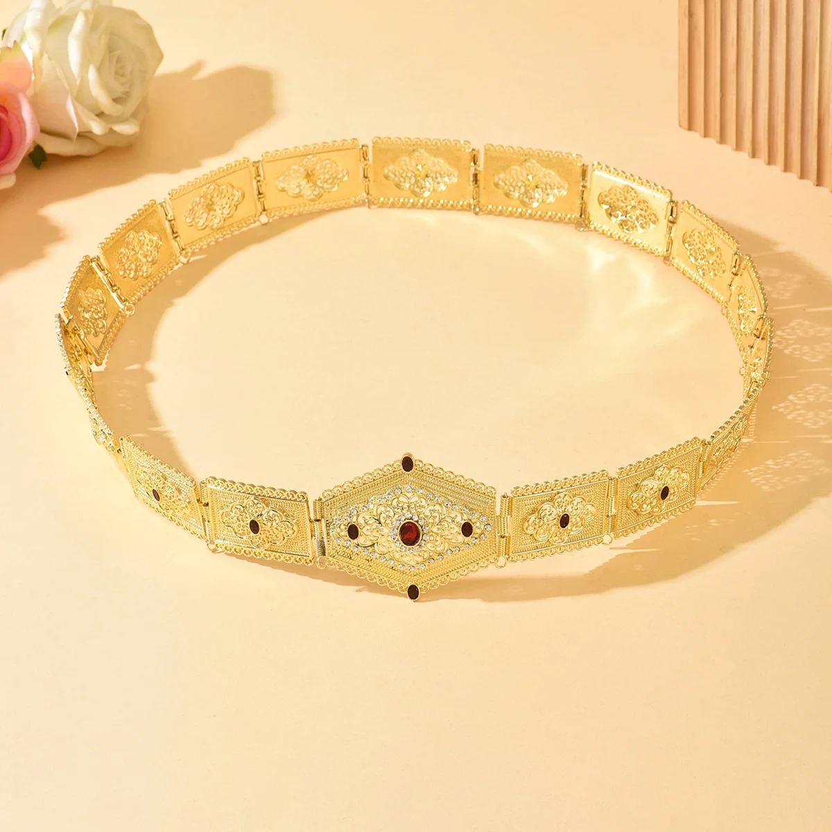 حزام زفاف مطلي بالذهب معدن ذهبي سلسلة جسم نسائية نمط المحكمة منحوتة فستان الزفاف سلسلة الخصر مجوهرات