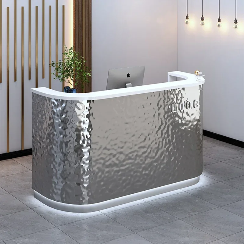 โต๊ะบาร์สไตล์มินิมอลสีดำ ดีไซน์หรูหราสำหรับพื้นที่ต้อนรับ โต๊ะบาร์ทรงสูงสำหรับรับประทานอาหาร ห้องนั่งเล่นสไตล์โมเดิร์นย้อนยุค