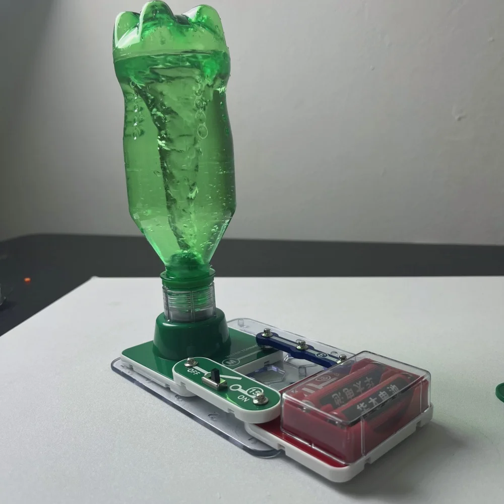 صانع تورنادو DIY بطارية تعمل بالطاقة منضدية المياه تورنادو زجاجة فارغة البناء الجذعية العلوم الحرفية والنشاط عدة لعبة أطفال