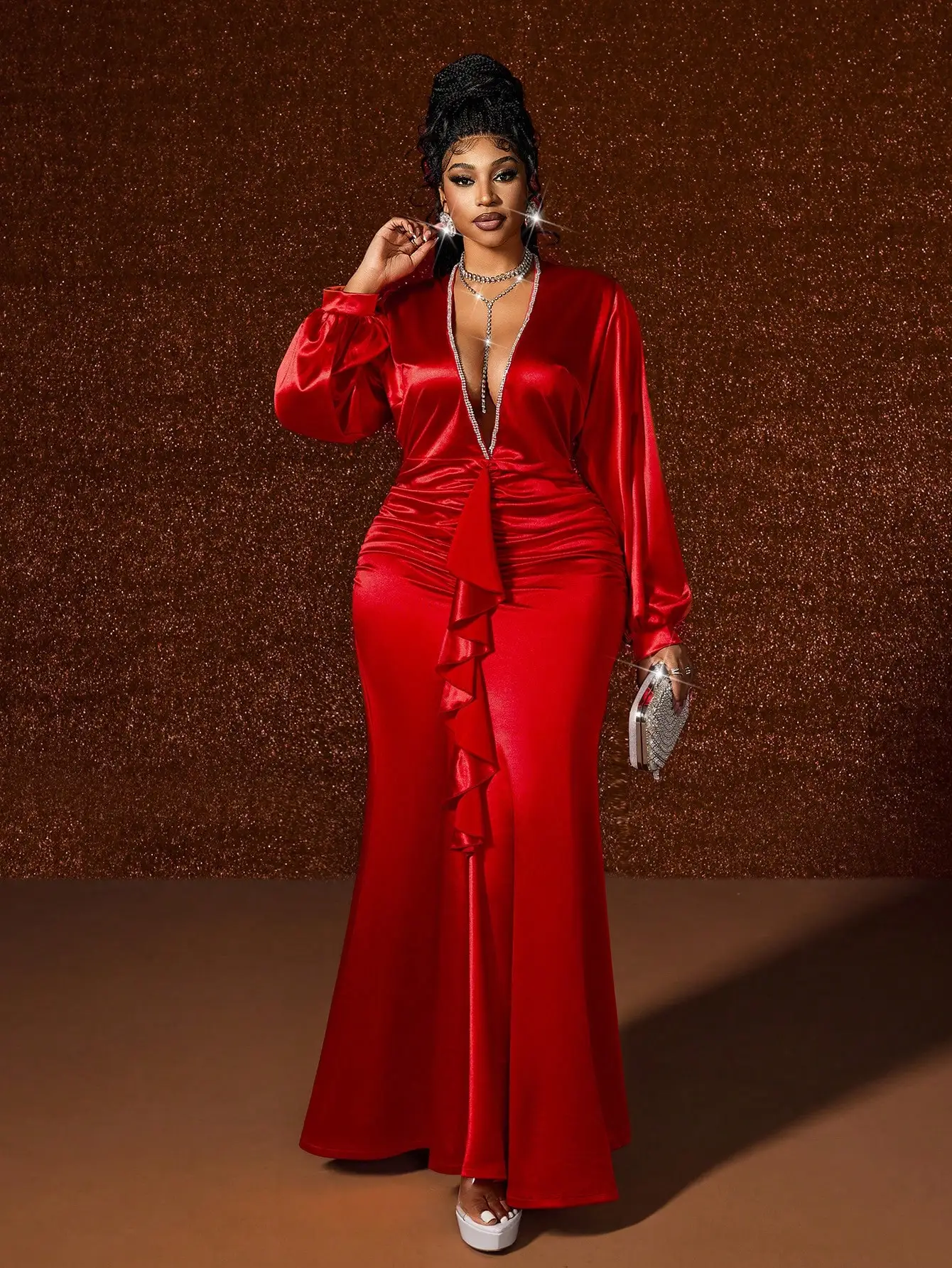 Vestido de Fiesta Rojo de Talla Grande con Manga Larga, Cuello en V Profundo y Silueta de Sirena con Volantes para las Fiestas de Invierno