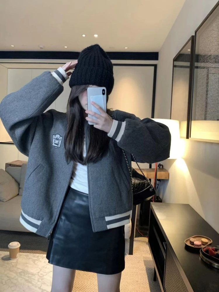 Giacca da baseball blazer monopetto in maglia di lana grigia stile accademico Cappotto oversize in tweed primavera autunno con stemmi Capispalla corto