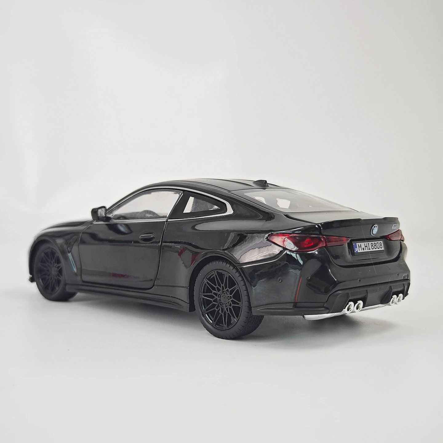 1:24 simulation BMW M4 alloy car model decoration, doors and engine hood, trunk can be opened, sedan gift