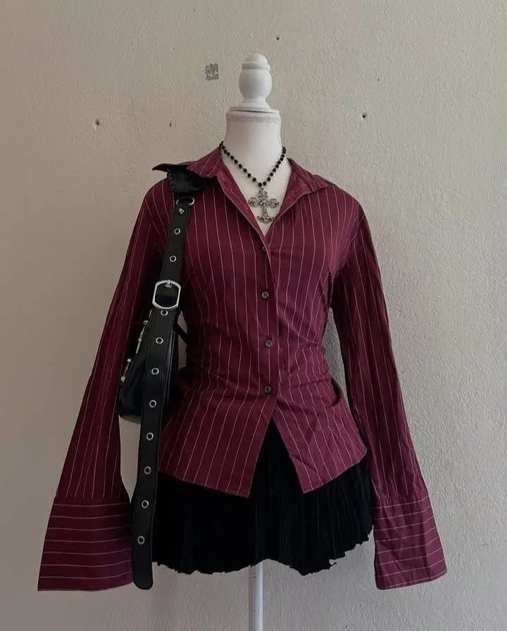 قطع علوية على الطراز الكوري للسيدات قطع علوية حمراء Y2k Fairycore قطع علوية كلاسيكية للفتيات الإلكترونيات ملابس الشارع الشهير 2000s Chis Rock Goth عيد الميلاد