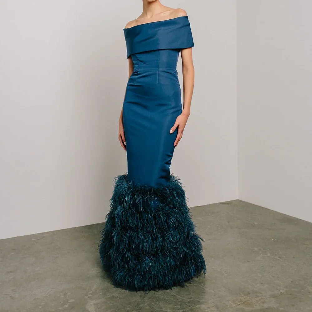 

Элегантные синие платья с открытыми плечами и рюшами без рукавов с перьями Вечерние платья для дня рождения и выпускного вечера по индивидуальному заказу