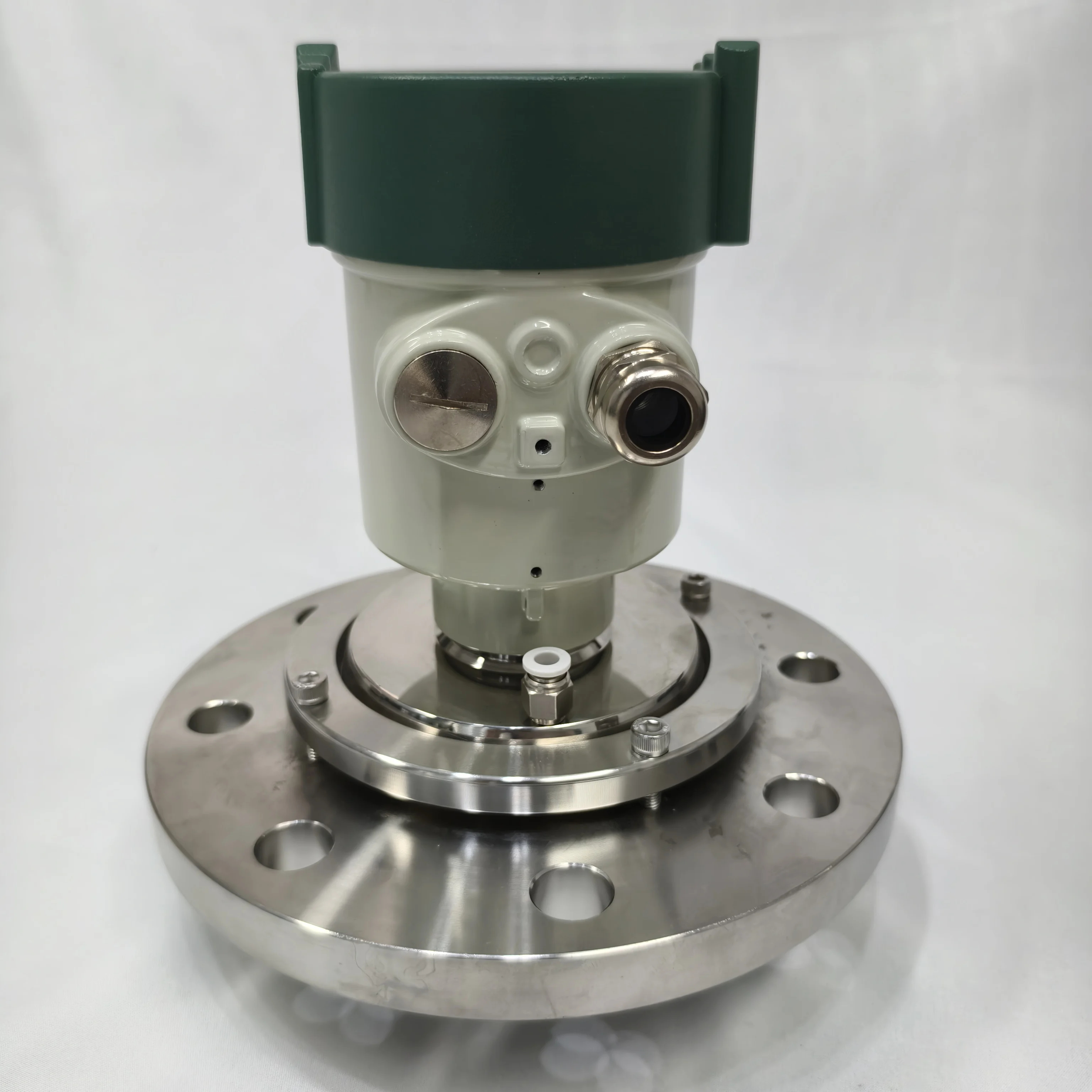 

Hot Sale WanBang Instrument 80GHz Frequency Modulated Continuous Wave Radar Level Transmitter 120m Range for High Dust Steam