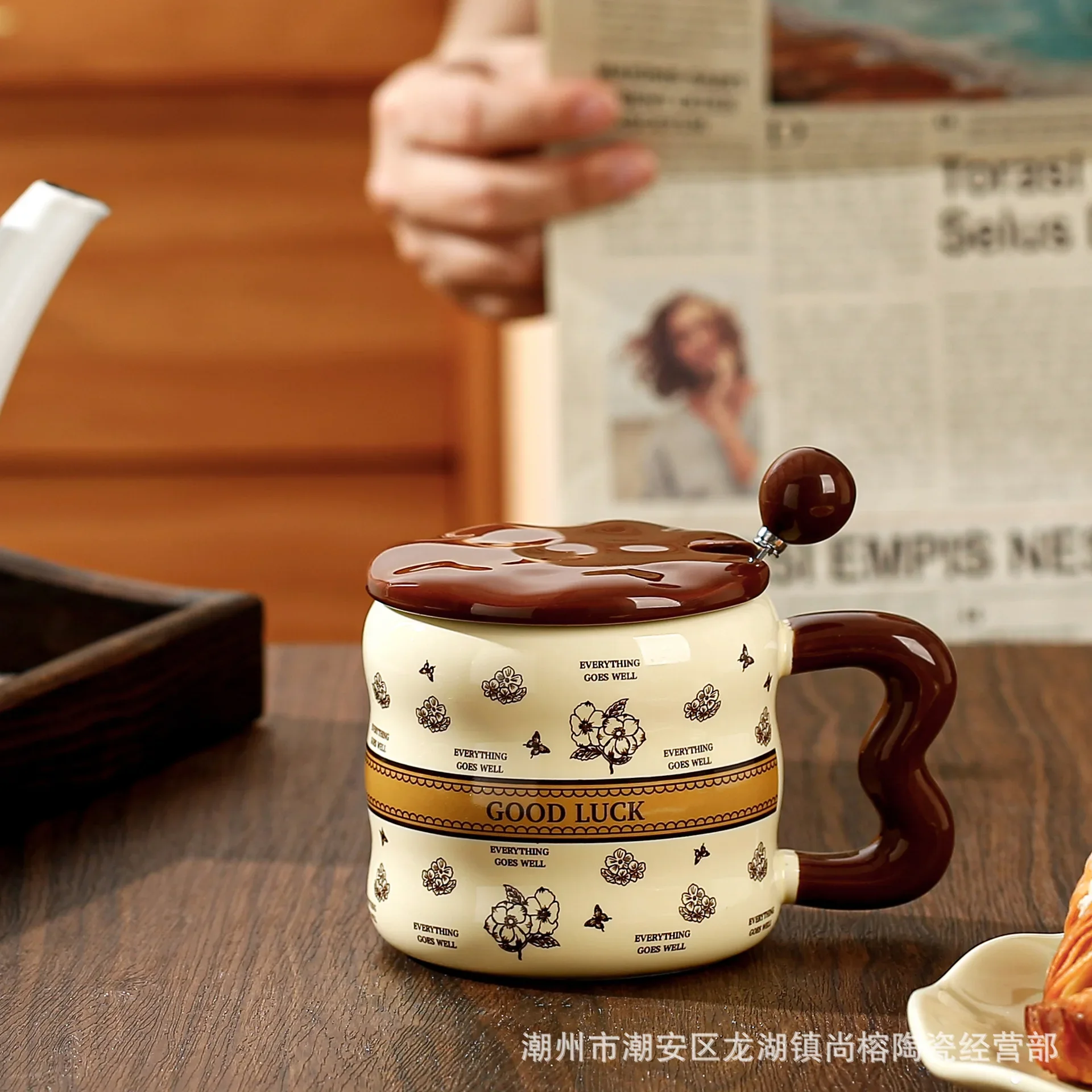 Retro high-end ceramic cup niche mug high-value coffee souvenir creative flower cup gift box