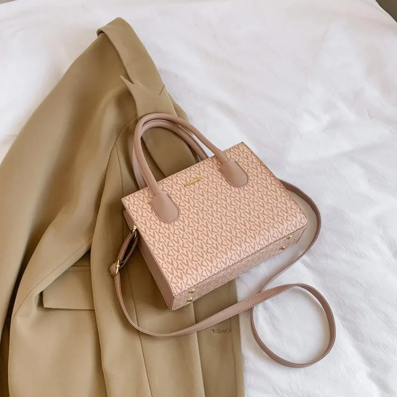Vintage Leather Diaper Bag Large Capacity Commuter Backpack High-end Simple Design Trendy Fashionable Letter Logo Men Women