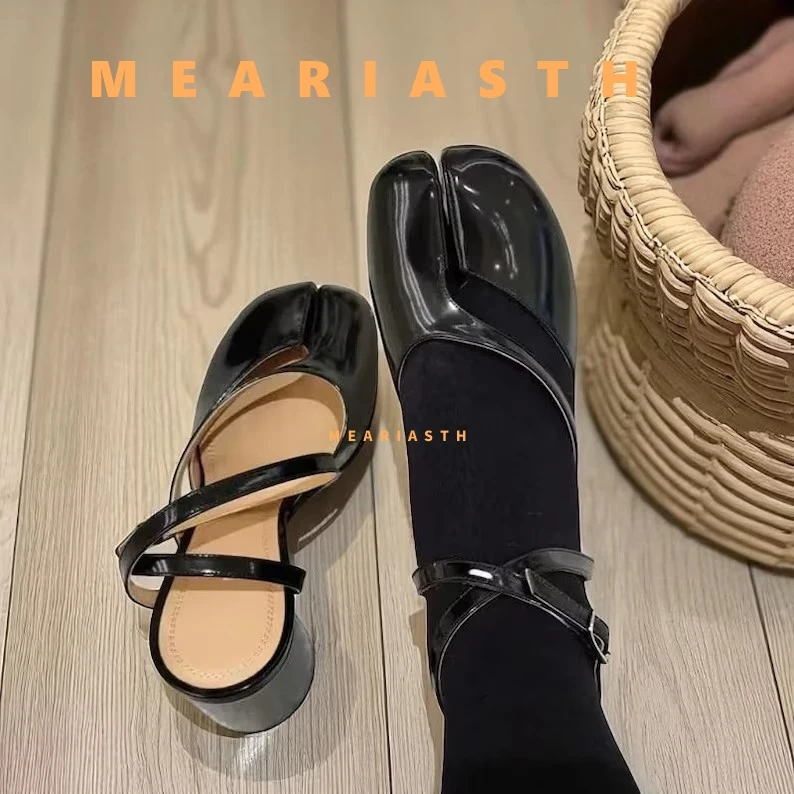 

2026 New Fashion Patent Leather Cross Strap Tabi Women Sandals Summer Slingbacks Split toe Thick High heels Chunky Shoes Sandals