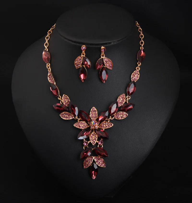 

Jewelry: Crystal gemstone flower necklace, earrings set, collar chain. High-quality waterproof jewelry