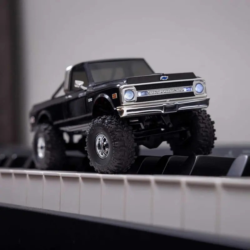 Axial 1/30 Scale SCX30 Chevrolet K10 4WD Brushed 2.4G Electric RC Car Crawler Off-road Rock Crawling Remote Control Truck Toy