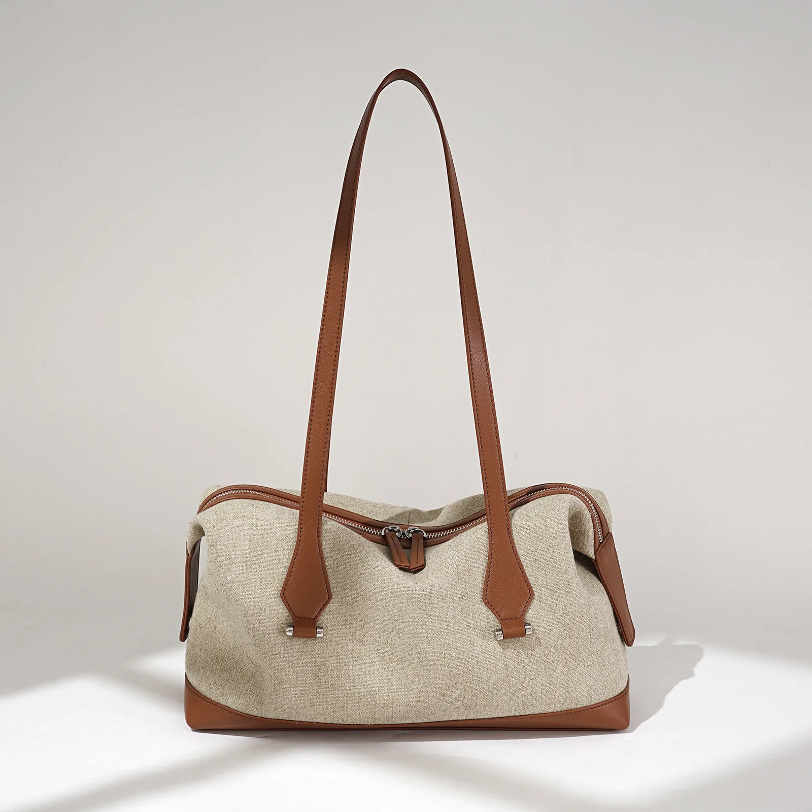 

Stylish Retro Messenger Bag For Women With Minimalist Business Look And Spacious Interior Perfect As A Luxury Diaper Bag