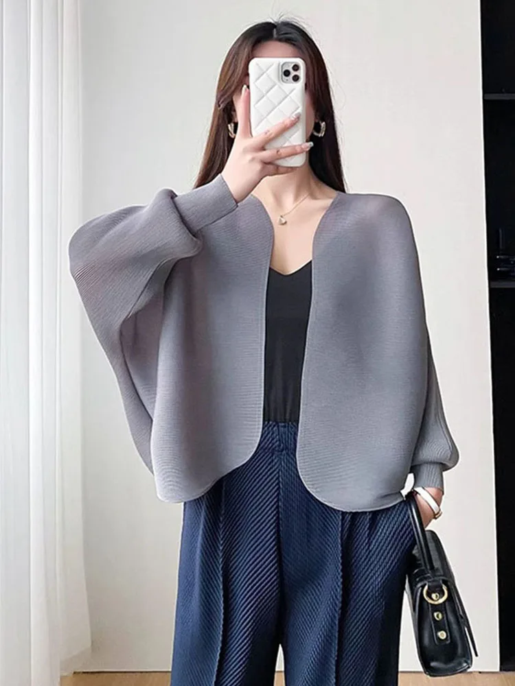 

Свободный женский кардиган с длинными рукавами, летний однотонный плиссированный кардиган в корейском стиле, удобный крой, зимнее пальто