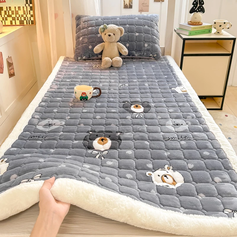 Winter Quilted Mattresses Pad Thickened Bedsheet Fold Thin Velvet Mattress Topper Skin-friendly Bed Linen for Home Dormitory