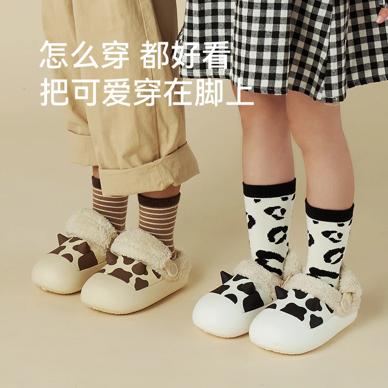 Pantoufles mignonnes de dessin animé pour enfants, chaussures de maison pour garçons et filles, coordonnantes, imperméables, chaudes, en peluche,