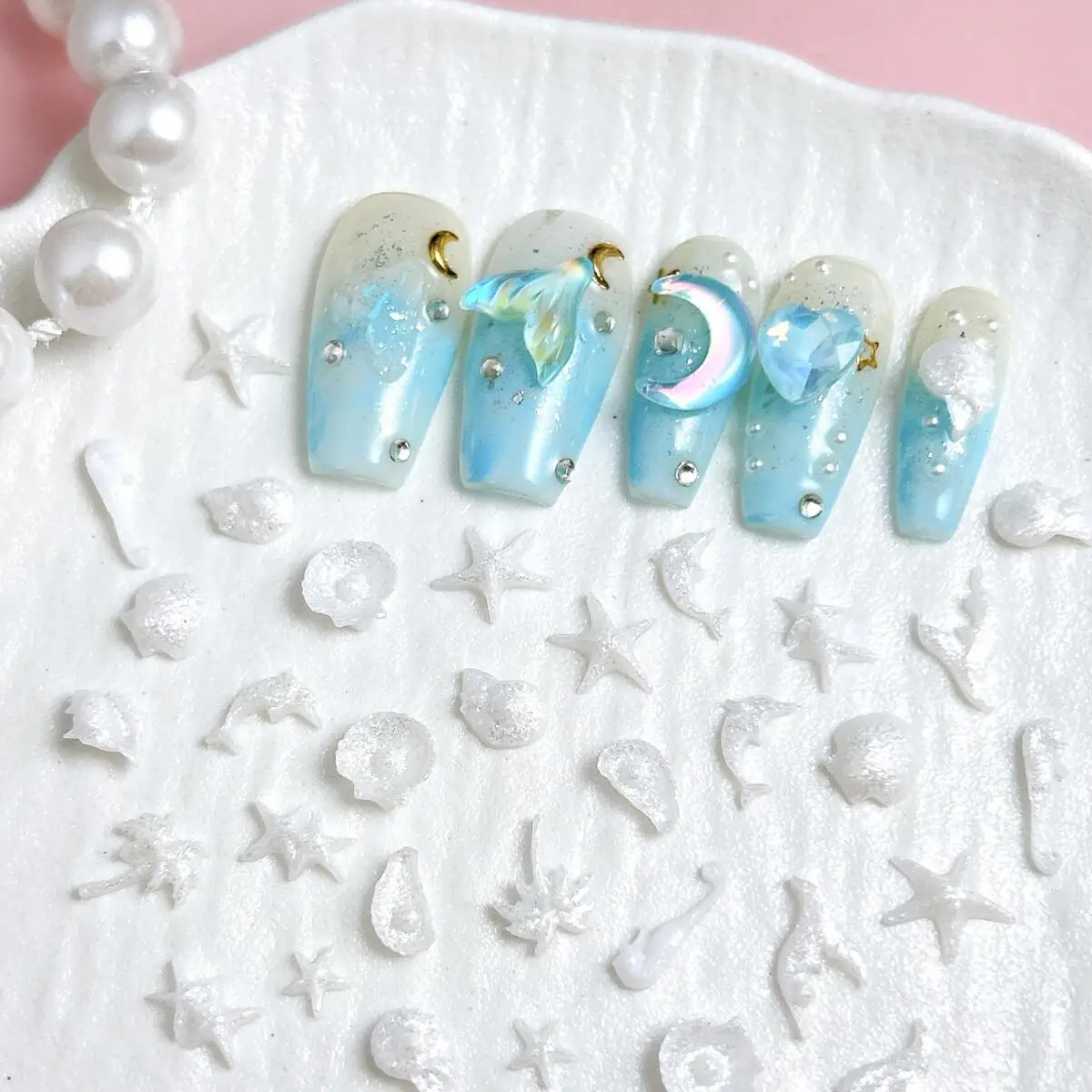 ドリーミーブルーホワイトシェルフィッシュテールレジンネイルチャーム3DファインスパークリングドルフィンスターフィッシュオーシャンシリーズネイルアートデコレーションDIY用
