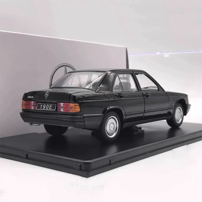 Diecast 1:24 Scale LEO Benz 190E Alloy Vehine Model Finished Simulation Collection Decoration Gift Toys Display